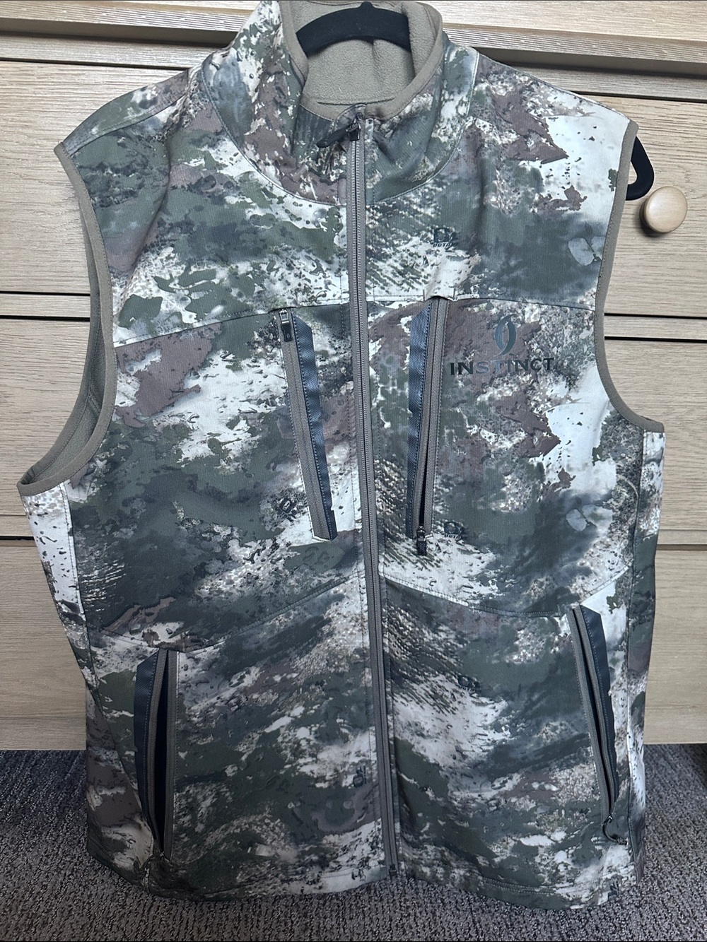 Cabela’s Instinct Precision Gear Camo Softshell Hunting Vest Men’s XL